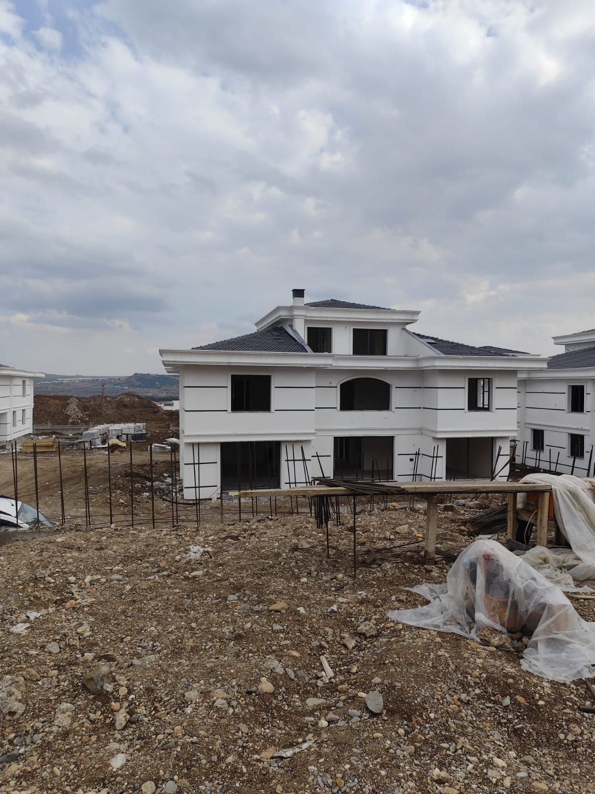 MAKRO LİFE GAYRİMENKUL'DEN 450 EVLER CİVARI SATILIK LÜKS TRİPLEX VİLLA