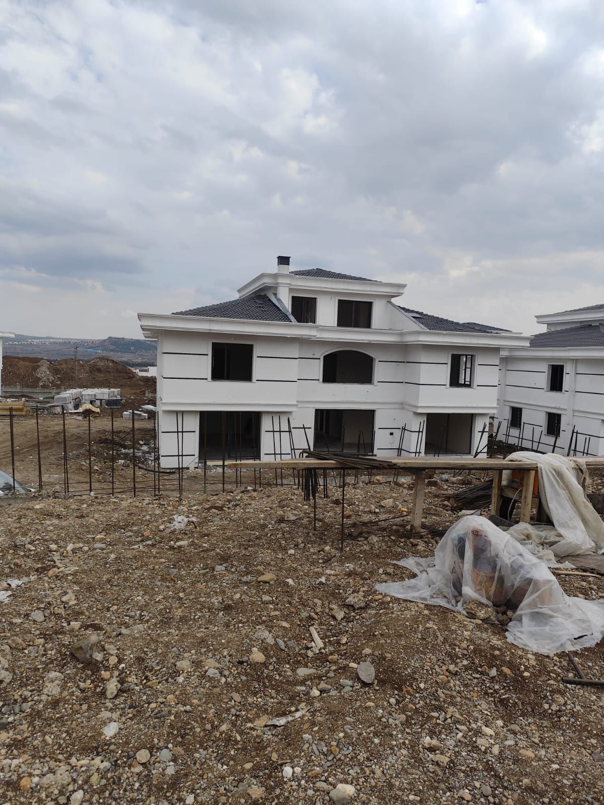 MAKRO LİFE GAYRİMENKUL'DEN 450 EVLER CİVARI SATILIK LÜKS TRİPLEX VİLLA