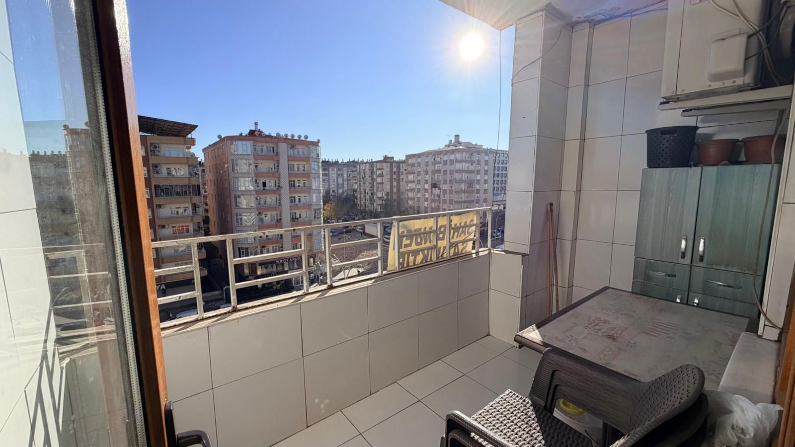 TESİSLERDE ANA CADDE ÜSTÜNDE 3+1 SATILIK DAİRE