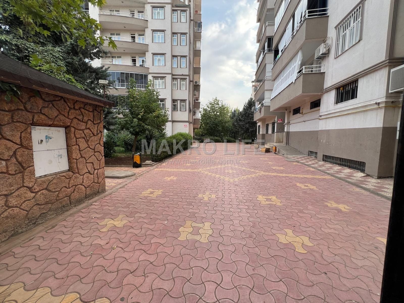 KAYAPINAR BELEDİYESİ ARKASI SATILIK 3+1 YÜKSEK GİRİŞ