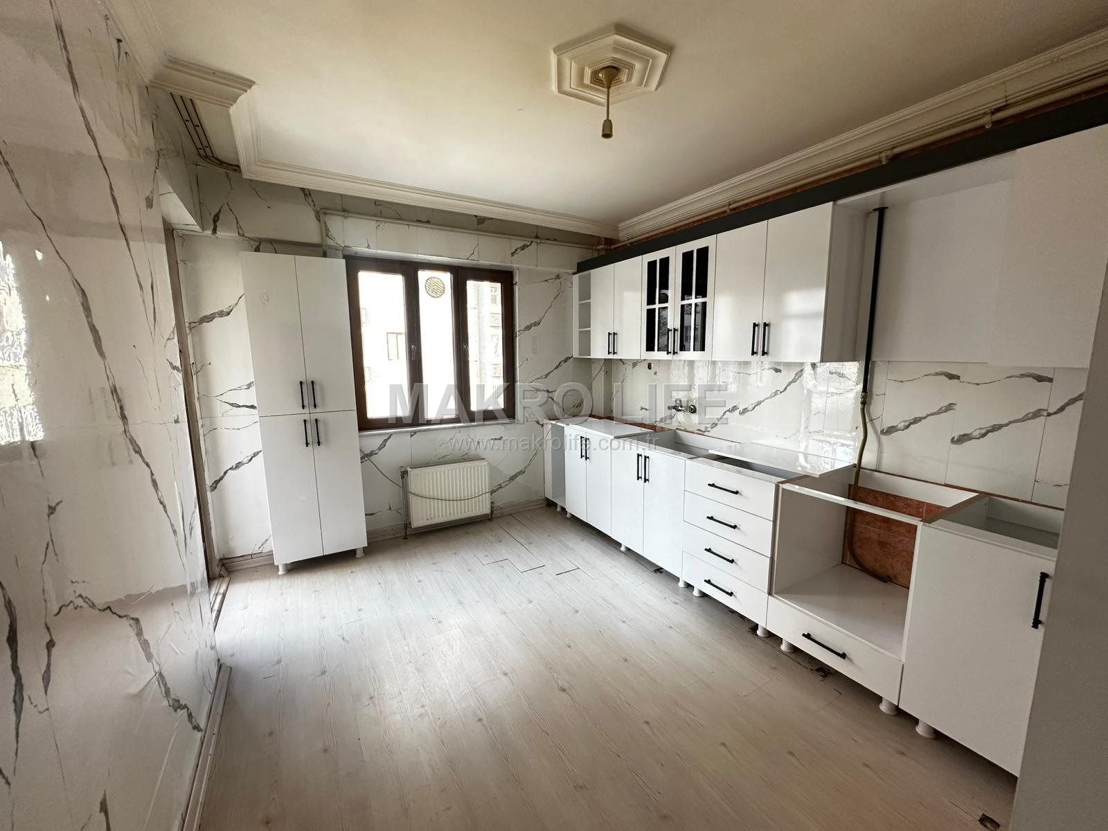 YENIYOL EVLENDIRME DAİRESİ CİVARI SATILIK 3+1 BOŞ BAKIMLI DAİRE