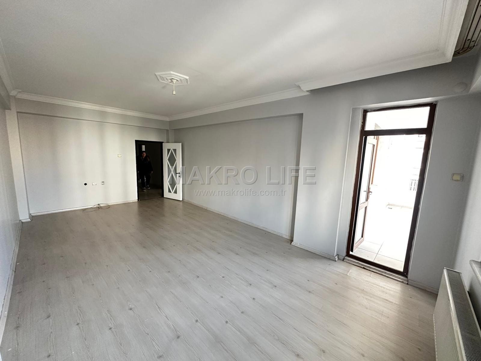 YENIYOL EVLENDIRME DAİRESİ CİVARI SATILIK 3+1 BOŞ BAKIMLI DAİRE