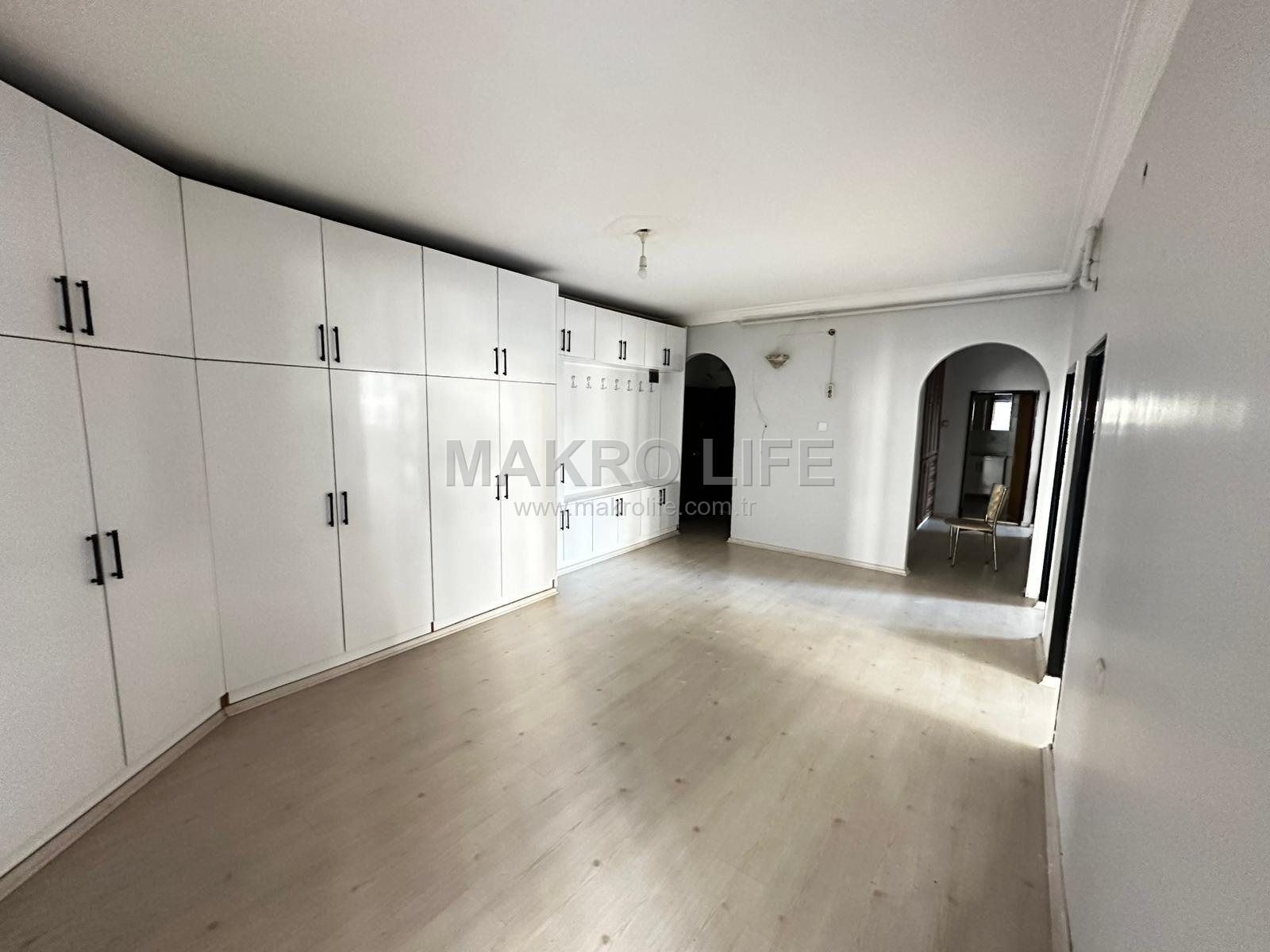 YENIYOL EVLENDIRME DAİRESİ CİVARI SATILIK 3+1 BOŞ BAKIMLI DAİRE