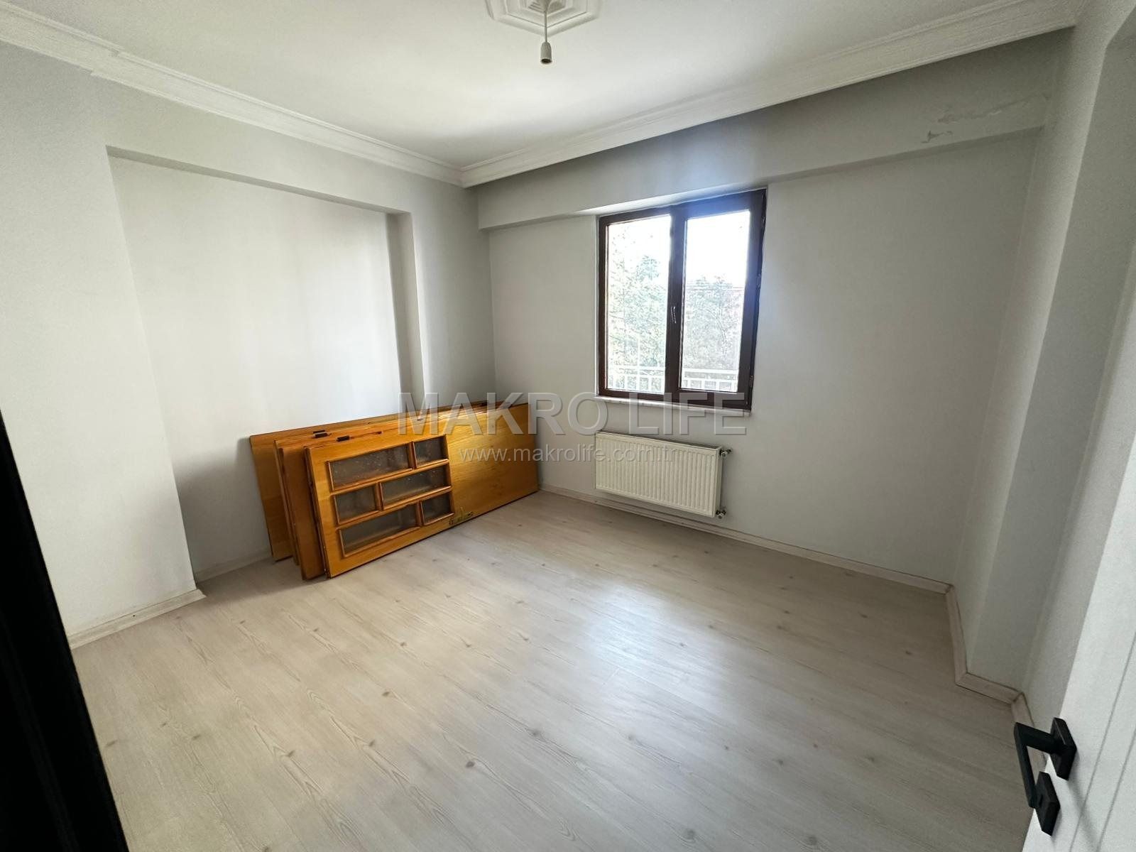YENIYOL EVLENDIRME DAİRESİ CİVARI SATILIK 3+1 BOŞ BAKIMLI DAİRE