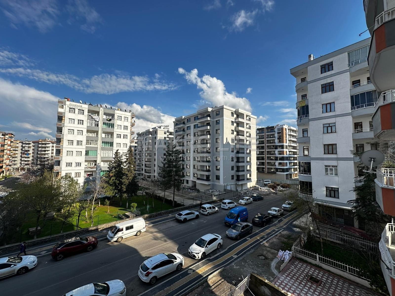 YENIYOL EVLENDIRME DAİRESİ CİVARI SATILIK 3+1 BOŞ BAKIMLI DAİRE