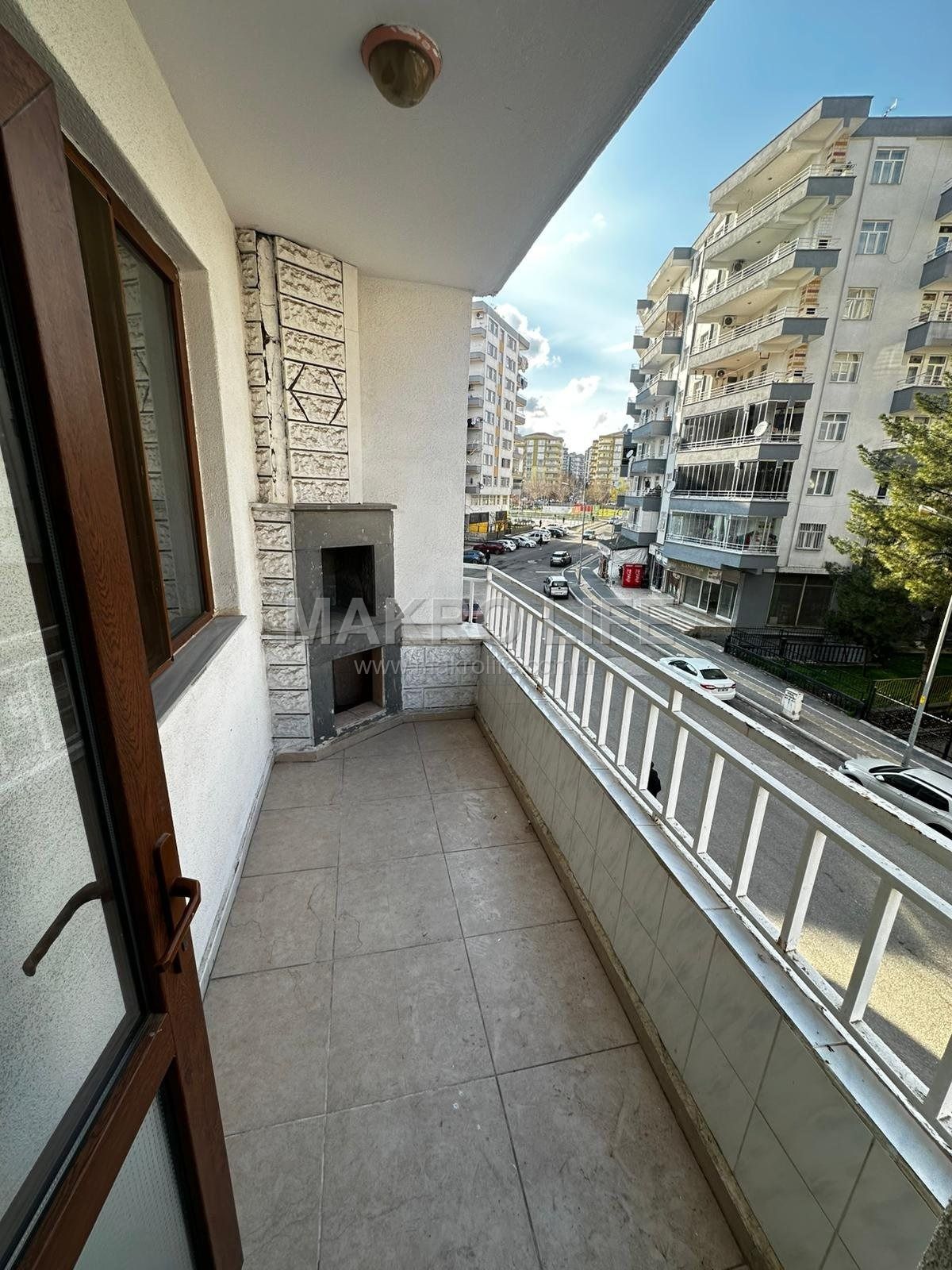 YENIYOL EVLENDIRME DAİRESİ CİVARI SATILIK 3+1 BOŞ BAKIMLI DAİRE