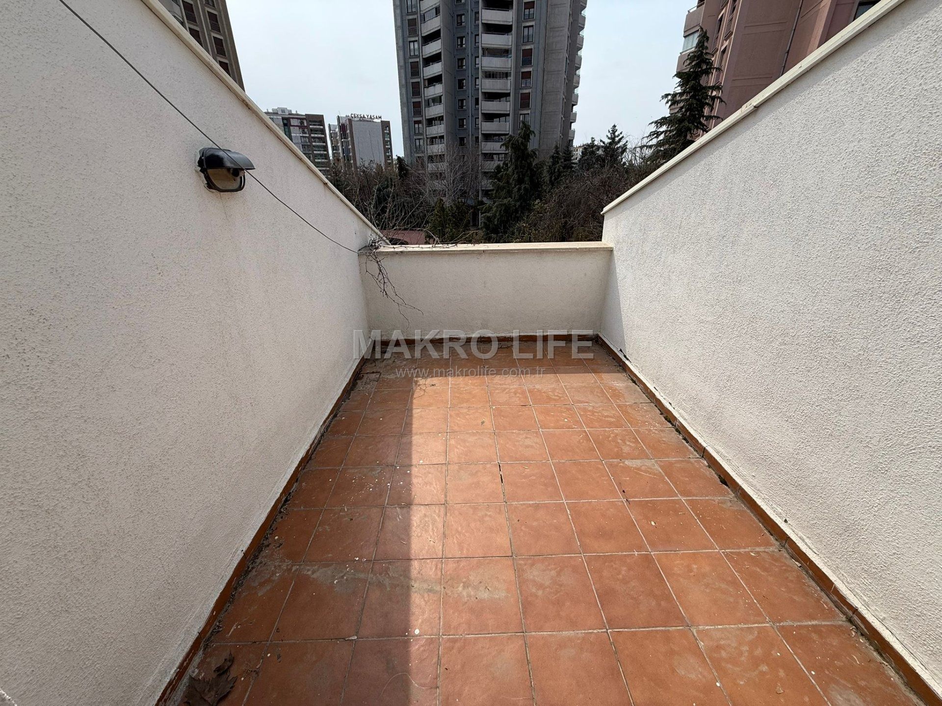 ŞEHİR MERKEZİN'DE KİRALIK TRİPLEKS VİLLA