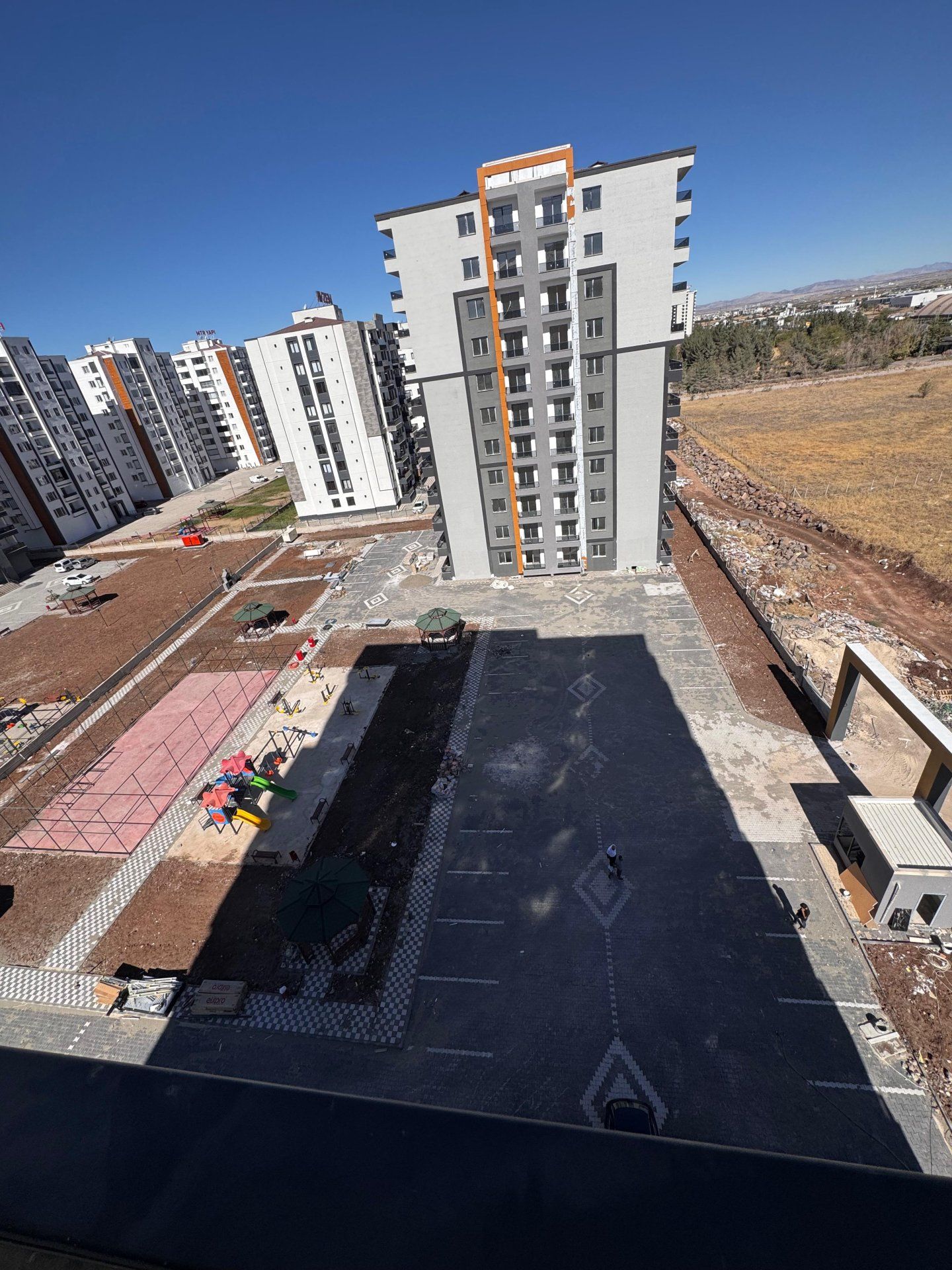 CHERY SERVİSİ KARŞISI AYTC YAPI'DA 2+1 YÜKSEK GİRİŞ