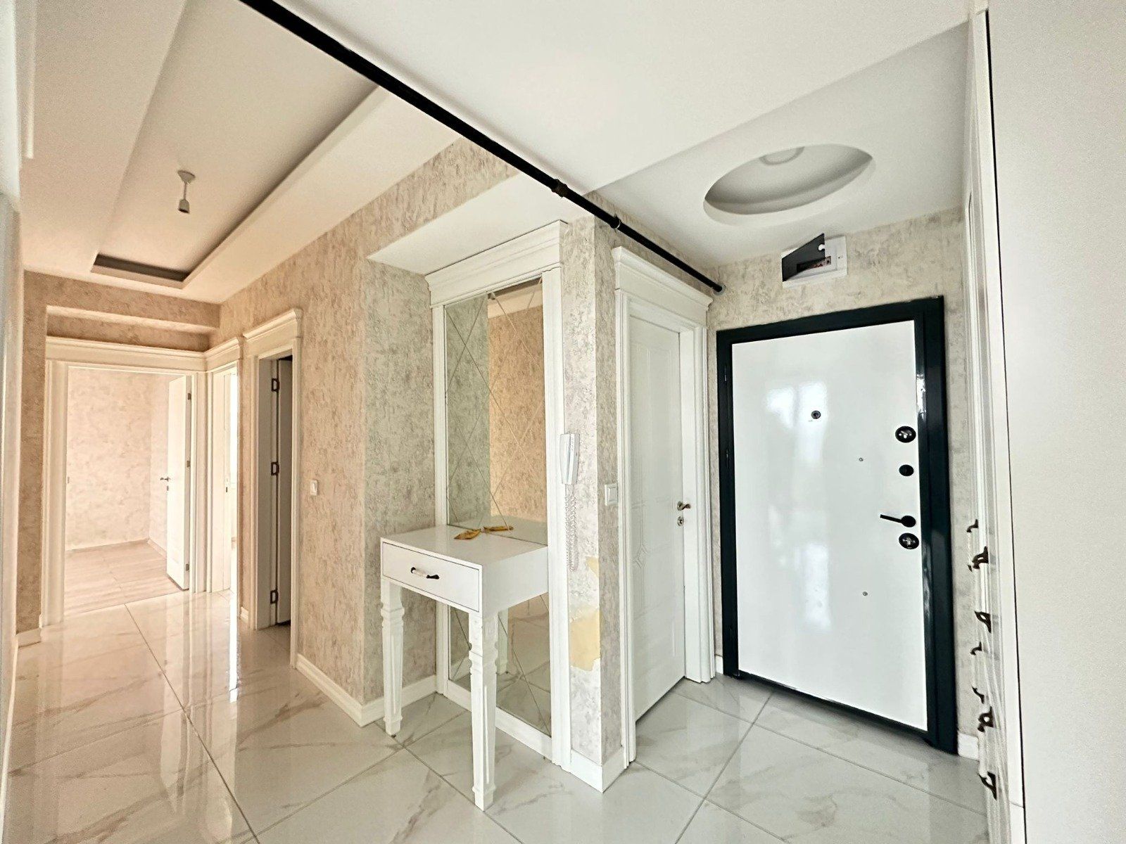 BAĞCILAR'DA SATILIK BAKIMLI 2+1 LÜKS DAİRE