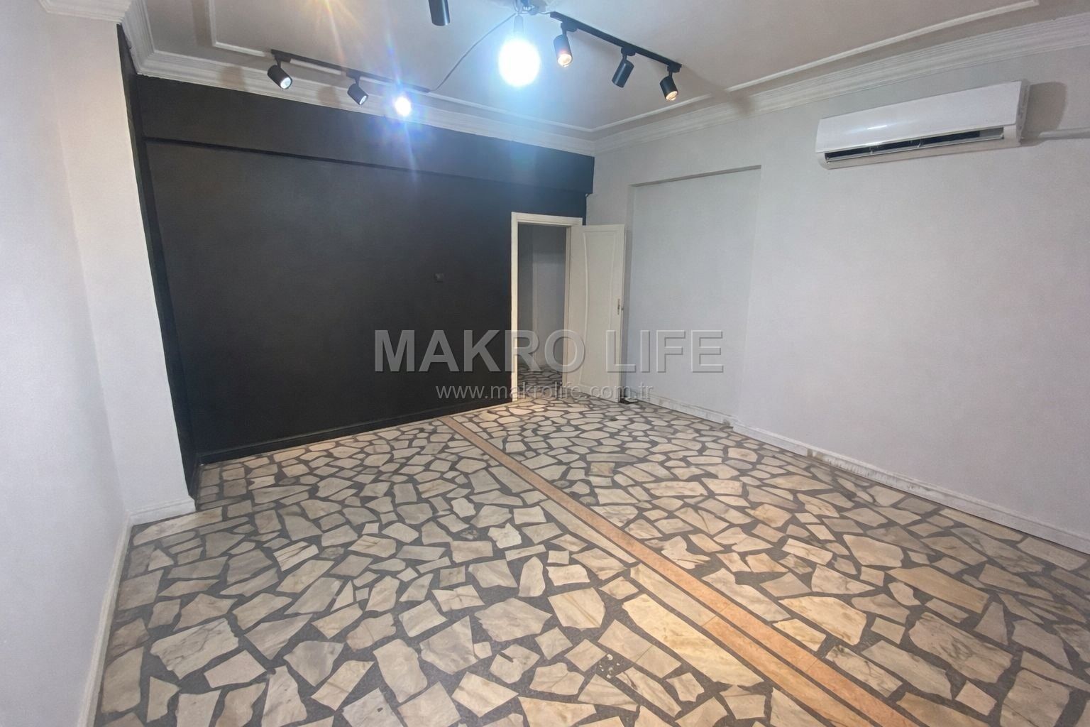 CEZAEVİ ÜST KÖŞEDE DUBLEX 4+1 SATILIK FIRSAT DAİRE