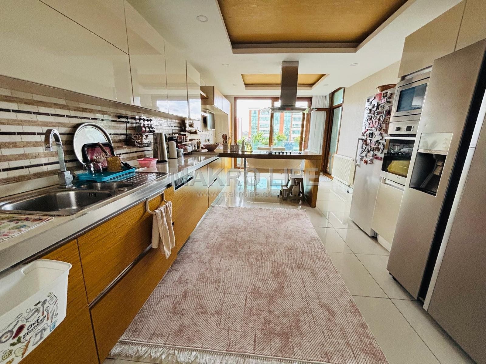 PARK 75 KARŞISINDA CADDE ÜZERİ 5+1 SATILIK DAİRE