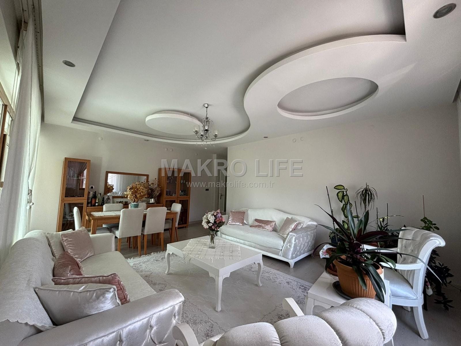 75 CADDE ÜZERİ 4+1 SATILIK FIRSAT DAİRE