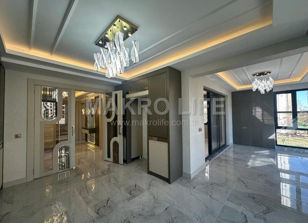 WİNSTON ARKASI KAYALAR YAPIDA 2,5+1 SATILIK ULTRA LÜX DAİRE