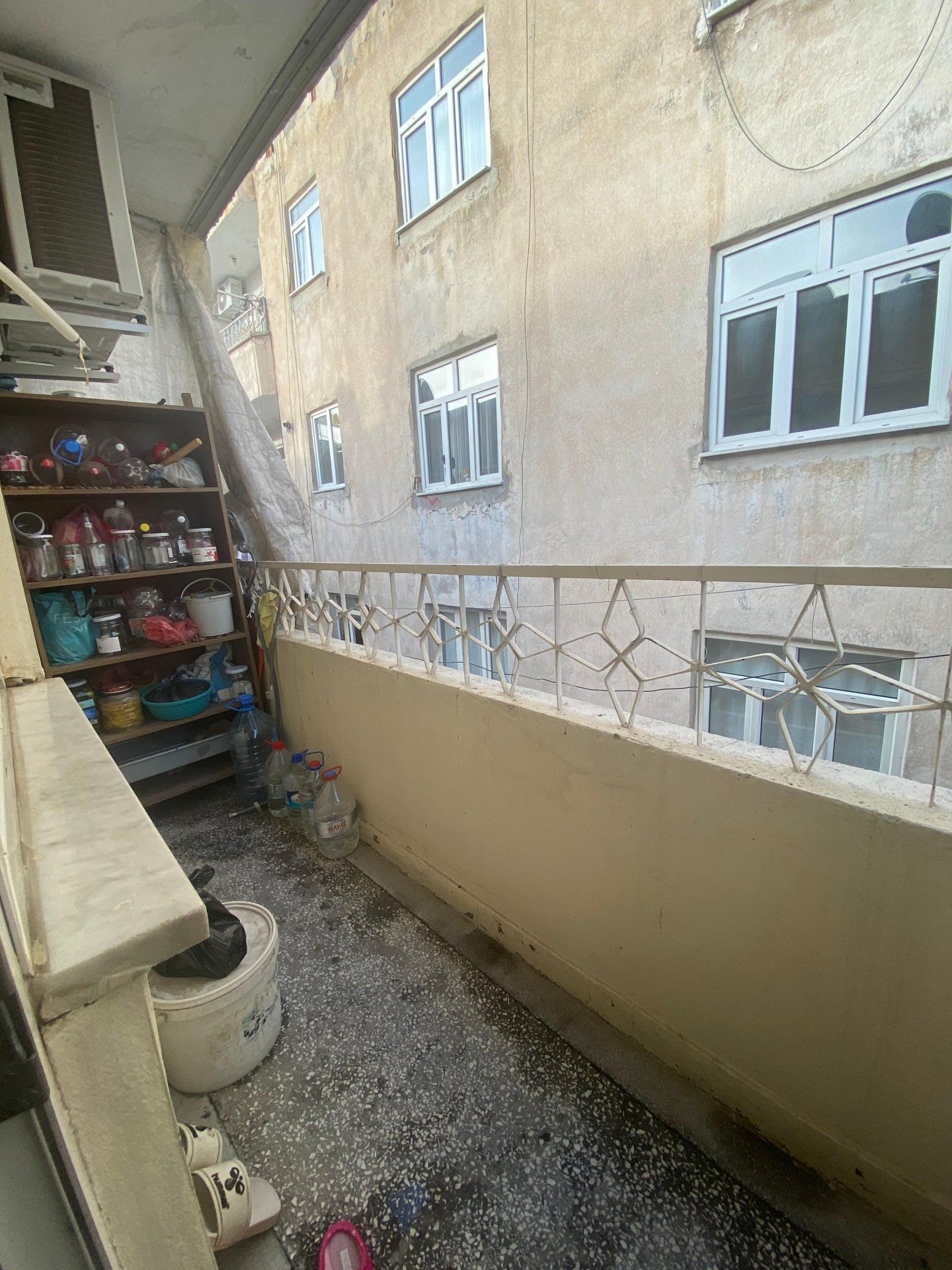BAĞLAR 5 NİSANDA SATILIK MASRAFLI 2+1 DAİRE