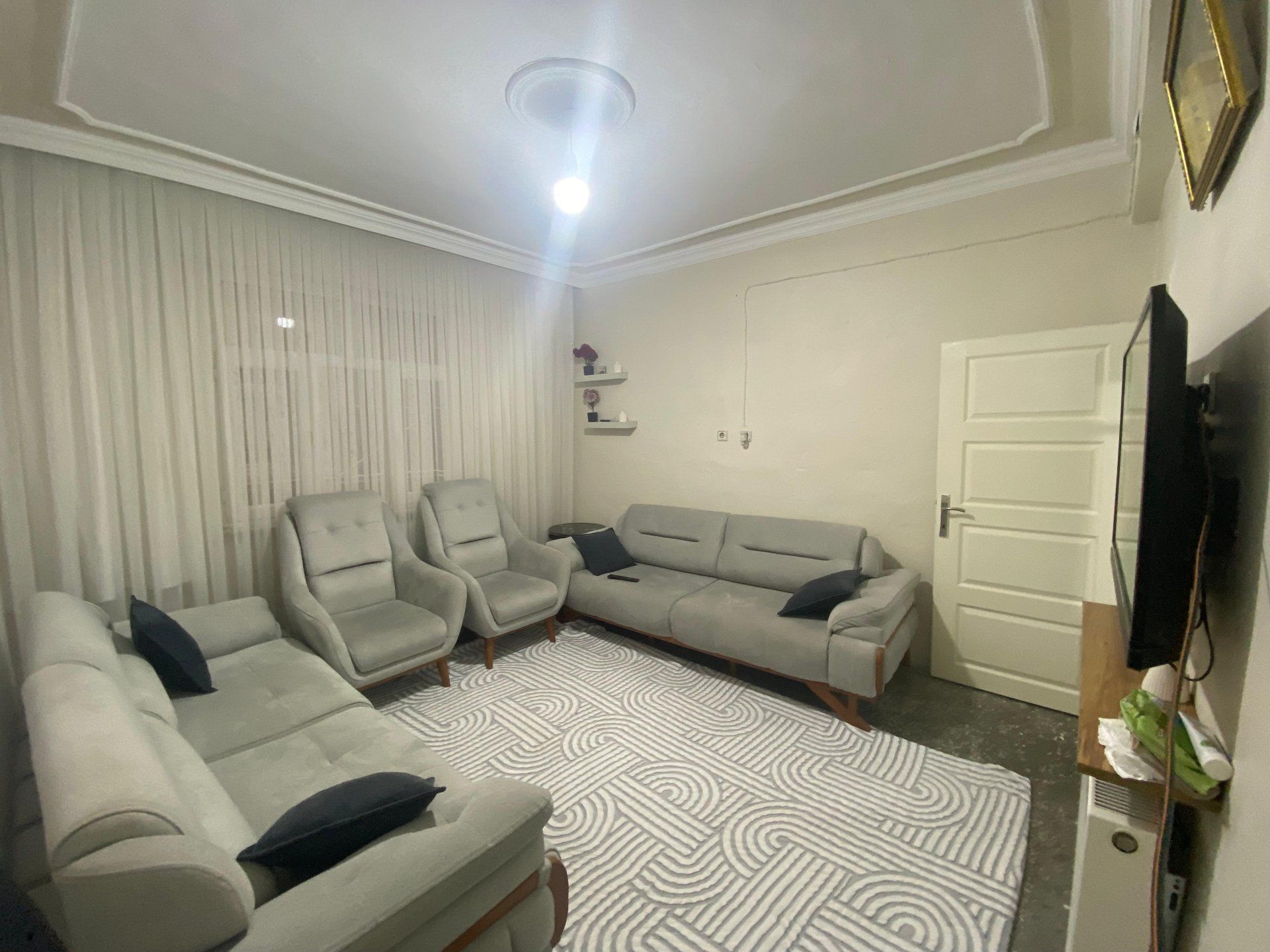 BAĞLAR 5 NİSANDA SATILIK MASRAFLI 2+1 DAİRE