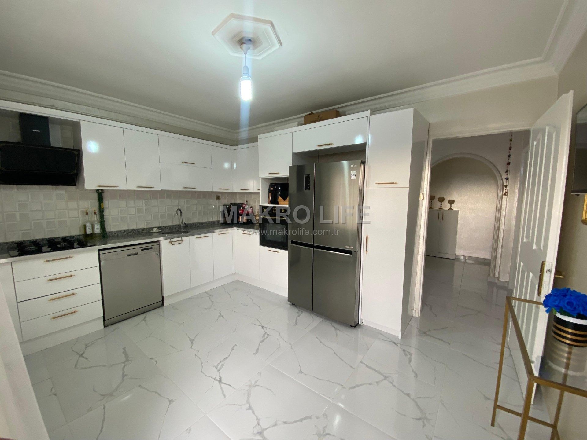 MEDYA KAVŞAĞINDA ANA CADDE ÜZERİ 3+1 BAKIMLI SATILIK DAİRE