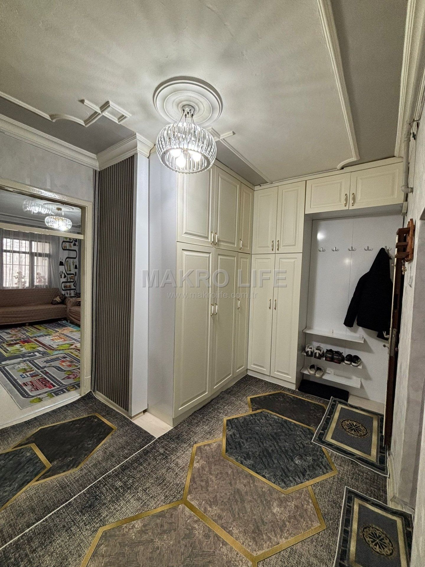 GAZİLER ANA CADDE ÜZERİ SİTE İÇERİSİNDE SATILIK 3+1 FULL YAPILI DAİRE