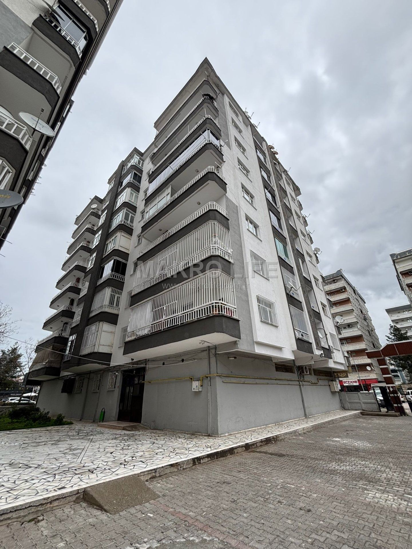 GAZİLER ANA CADDE ÜZERİ SİTE İÇERİSİNDE SATILIK 3+1 FULL YAPILI DAİRE