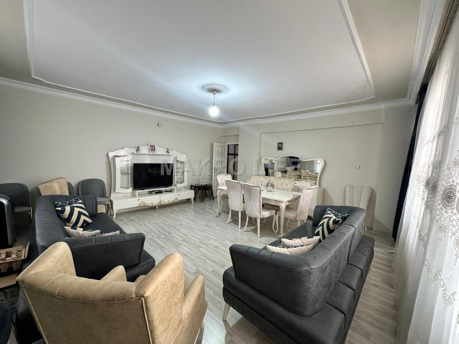 METROPOL MERKEZİ KONUMDA SATILIK 3+1 GENİŞ FERAH DAİRE
