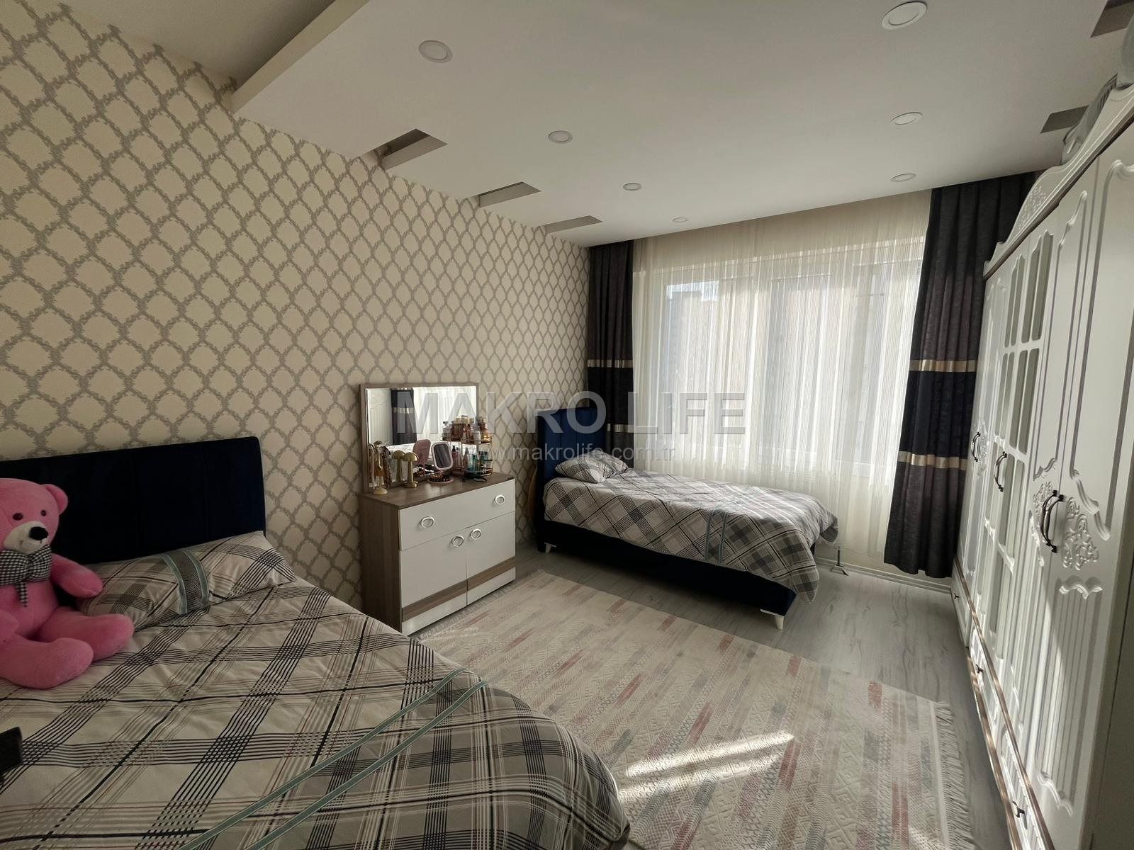 BAĞCILAR HESKİF CADDESİNDE 3+1 ARA KAT SATILIK FIRSAT DAİRE