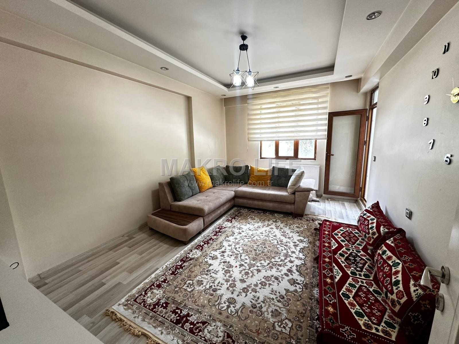 BAĞCILAR GÖLETLİ PARK KARŞISI MİLLET BAHÇESİ YANINDA 1+1 EŞYALI KİRALIK YÜKSEK GİRİŞ KAT FIRSAT DAİRE!