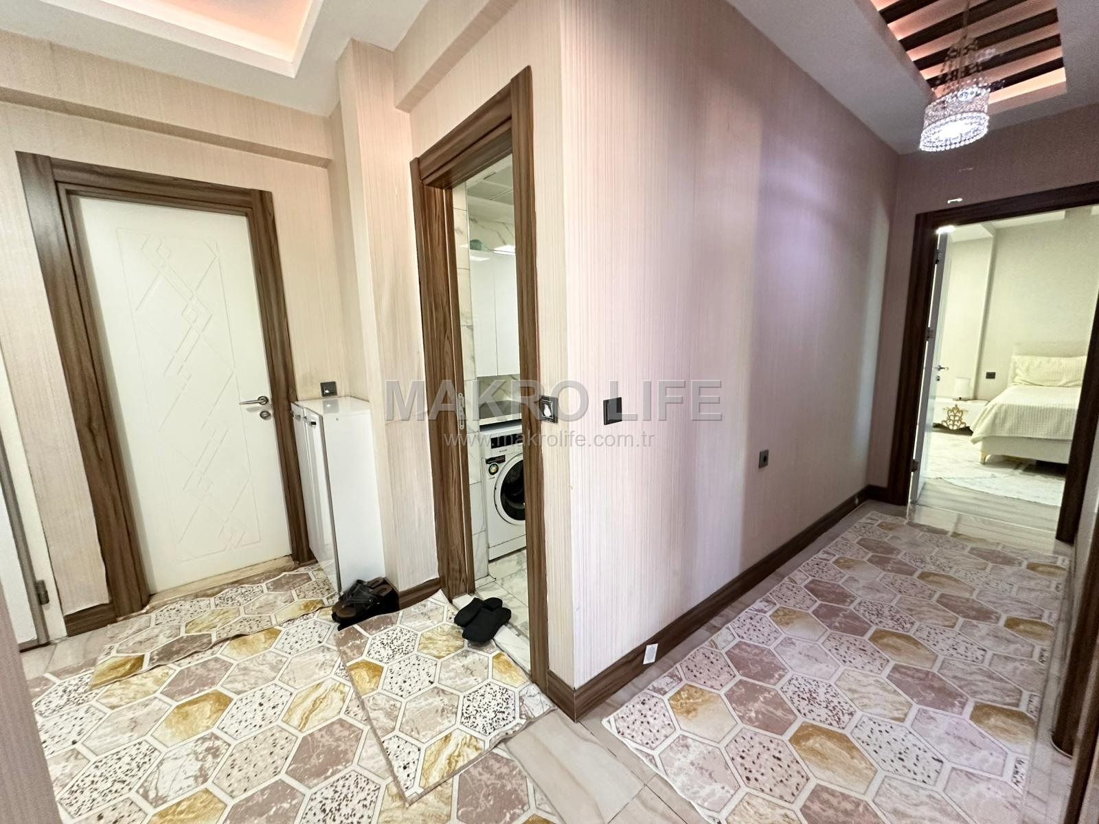 50'LİK YOLDA SATILIK HAVUZLU LÜX 2+1 FIRSAT DAİRE